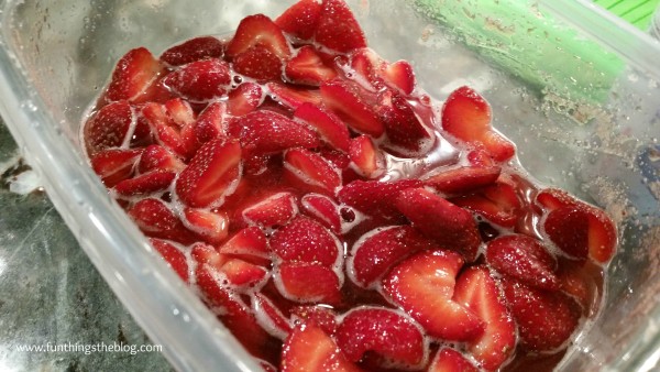 strawberries in sugar 